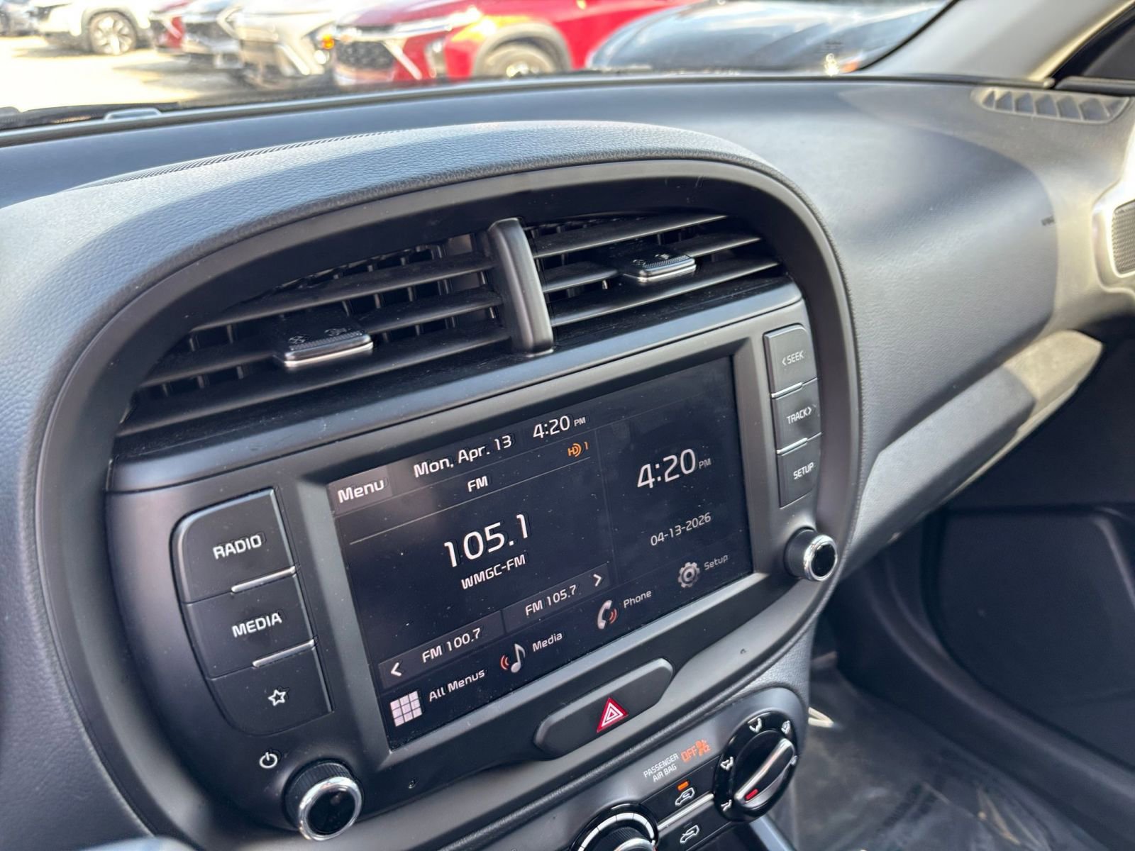 Used 2025 Kia Soul LX w/ LX Technology Package FWD image 21