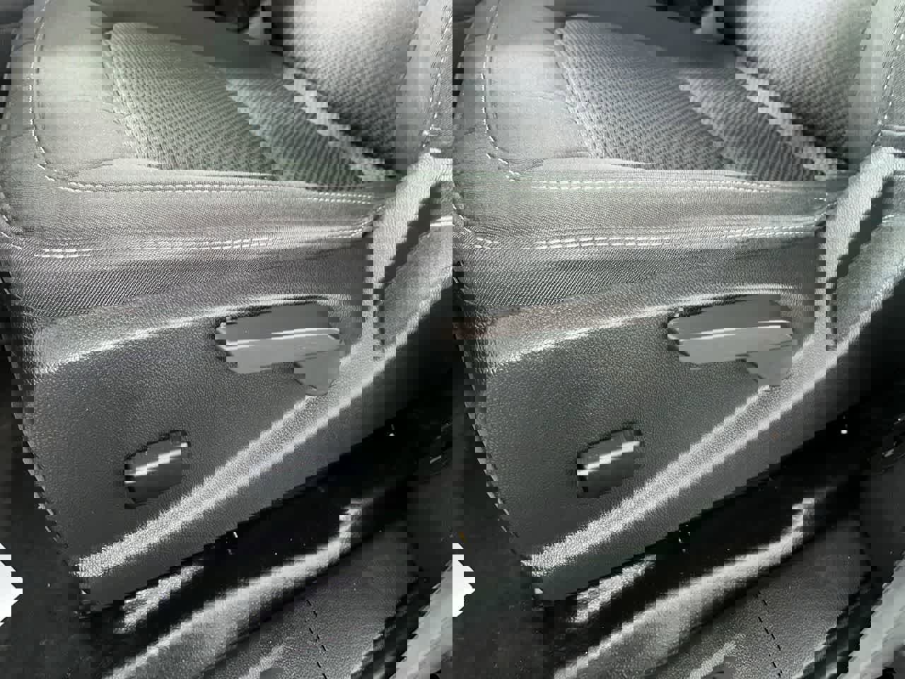 Used 2022 Chevrolet Colorado LT w/ Fleet Safety Package image 14