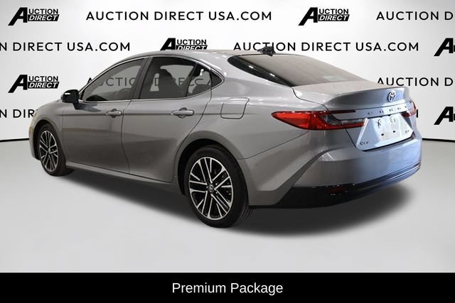 Used 2025 Toyota Camry XLE FWD image 2