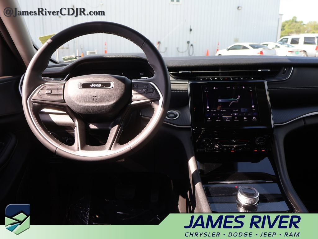 Used 2024 Jeep Grand Cherokee Laredo RWD image 18