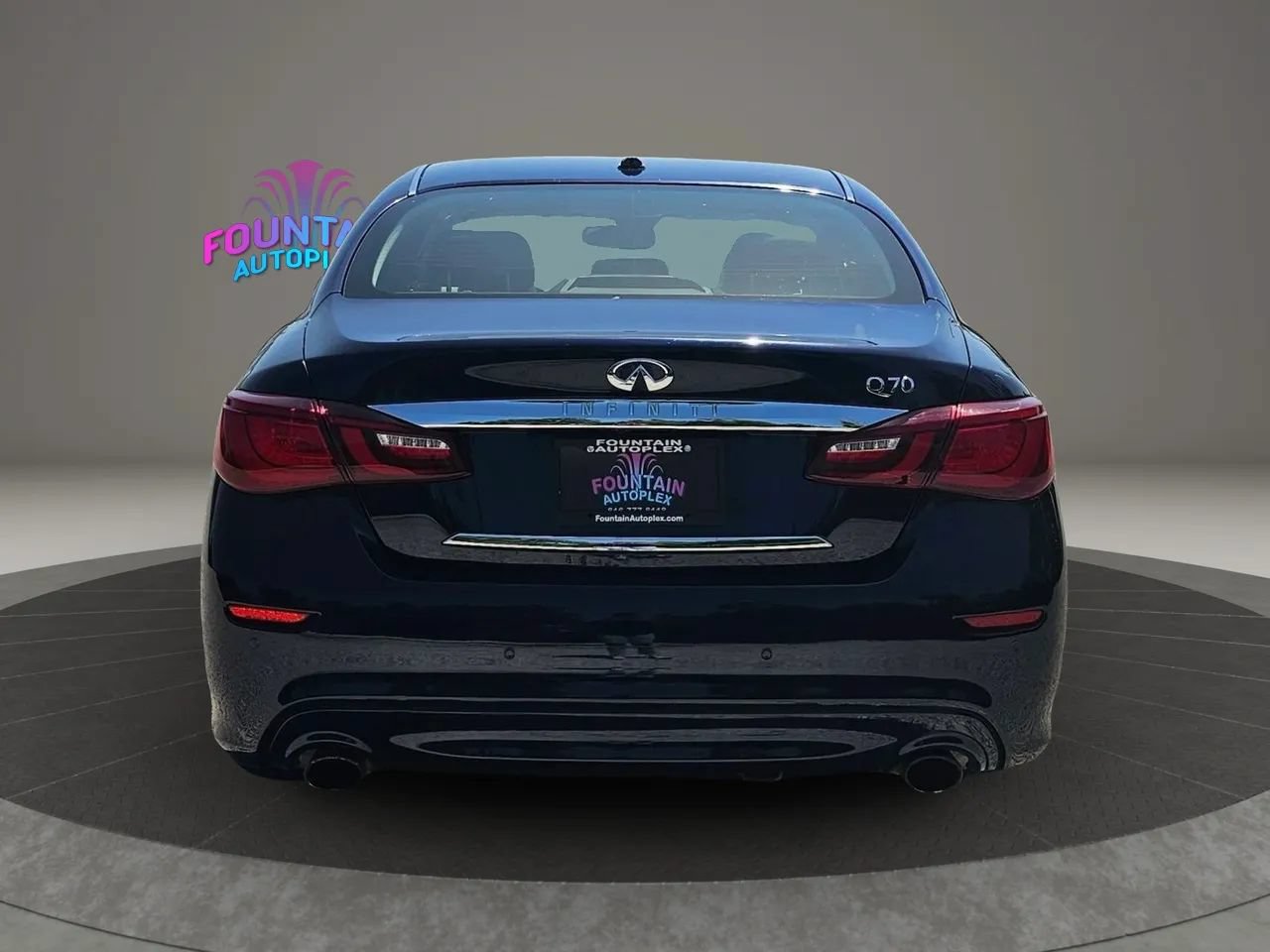 Used 2018 INFINITI Q70 Luxe RWD image 5