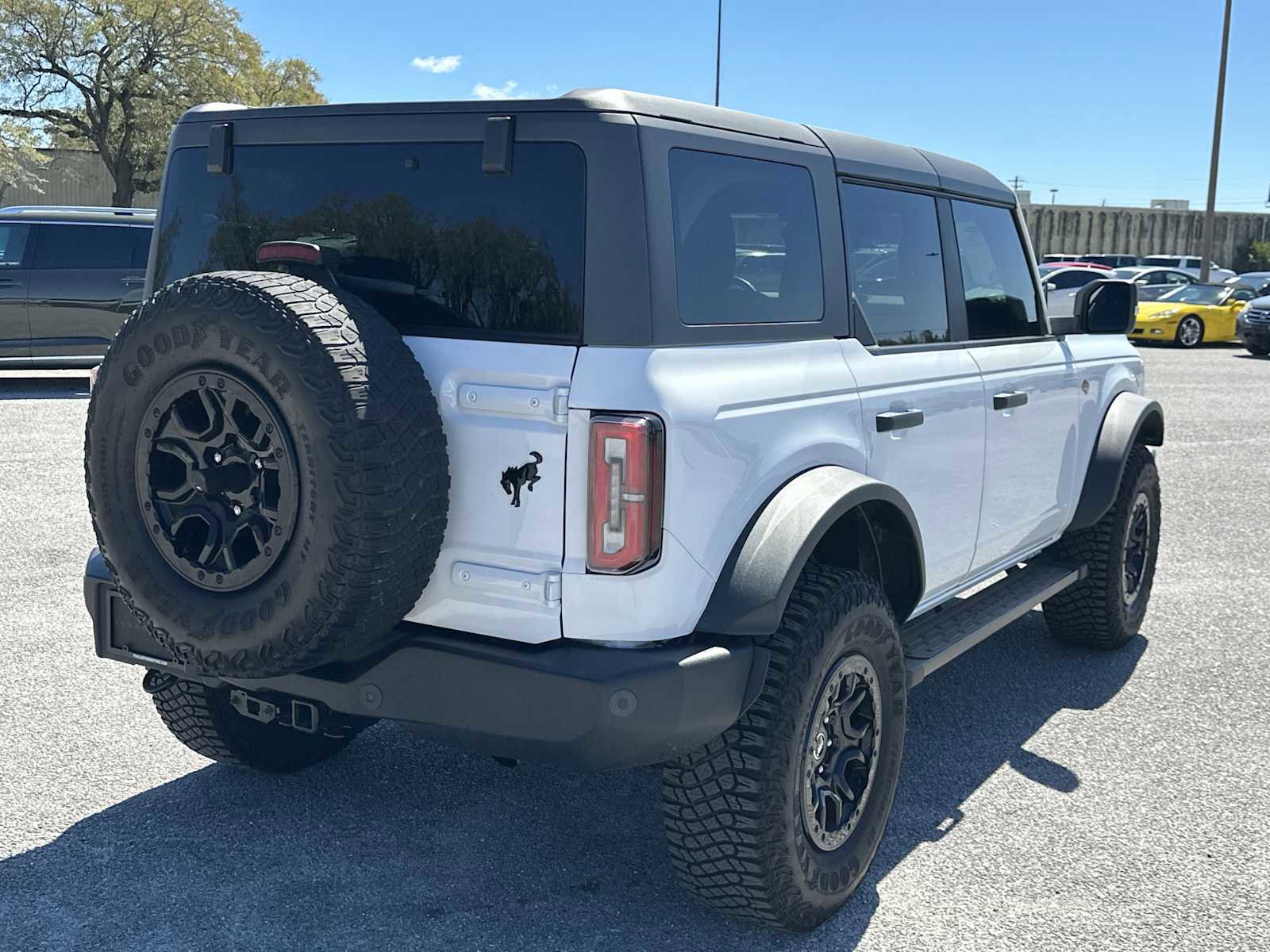 Used 2022 Ford Bronco Wildtrak image 9