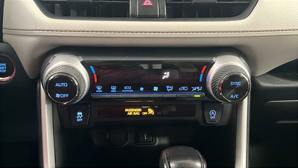 Used 2020 Toyota RAV4 XLE w/ All Weather Liner Package AWD/4WD image 17