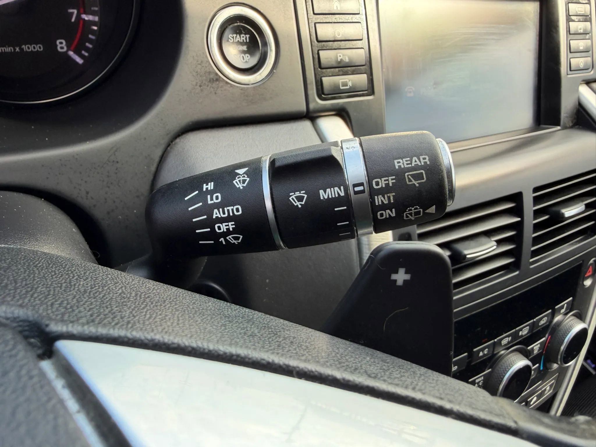 Used 2016 Land Rover Discovery Sport HSE Luxury image 52