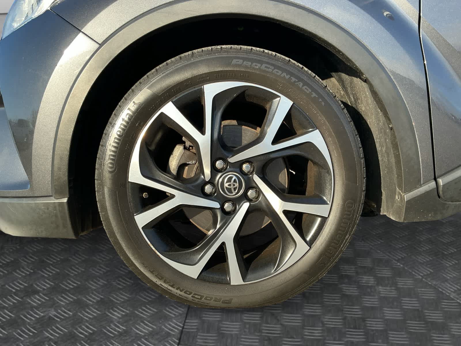 Used 2018 Toyota C-HR XLE image 14