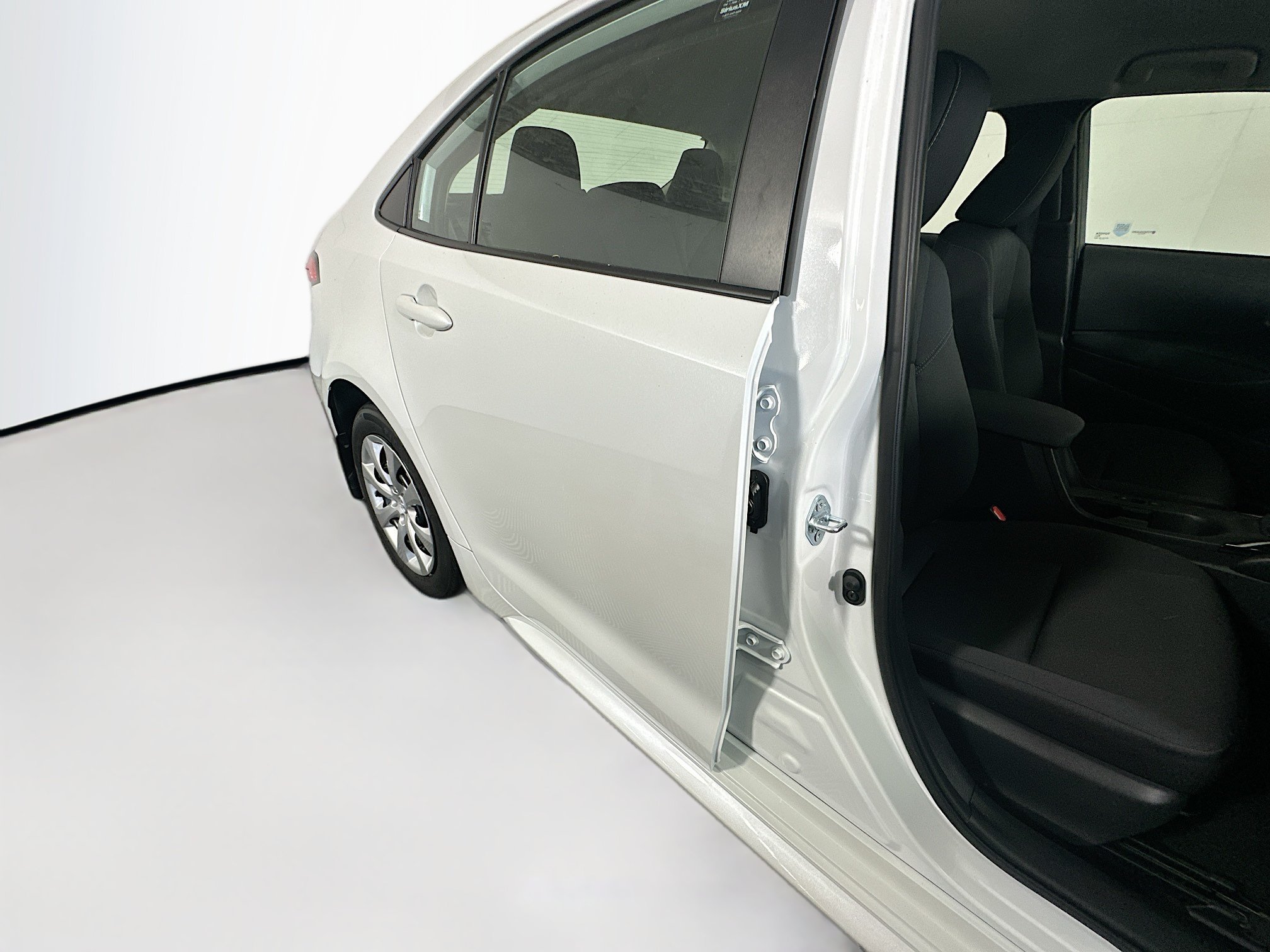Used 2025 Toyota Corolla LE FWD image 27