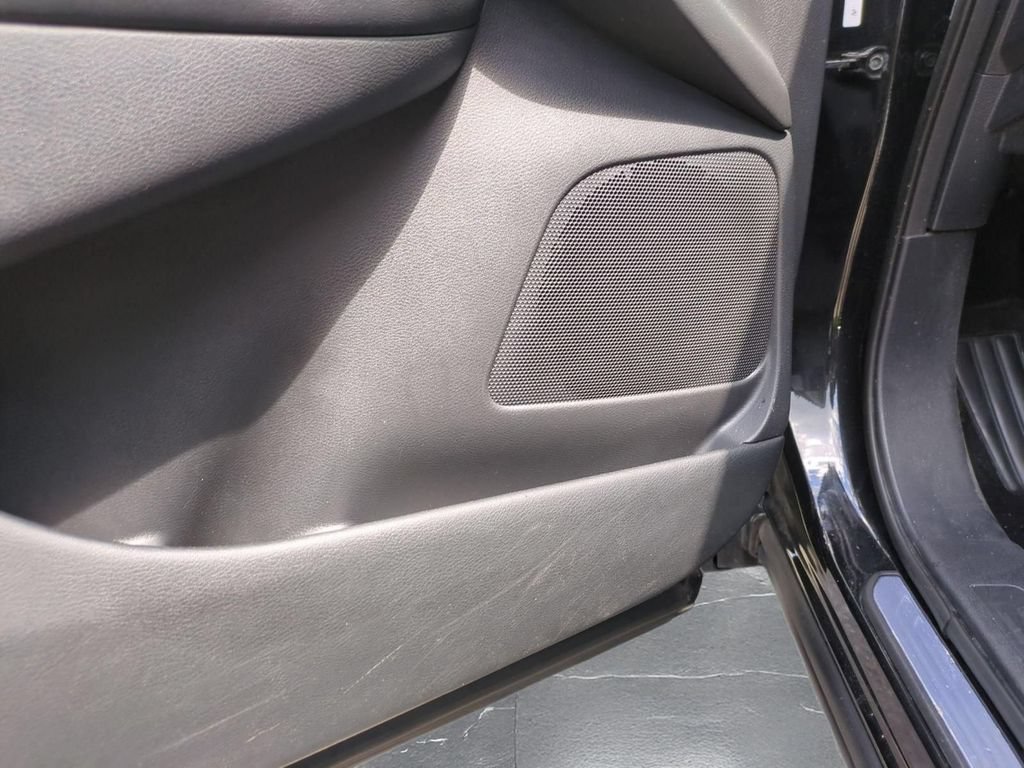 Used 2019 Nissan Murano SV AWD/4WD image 17