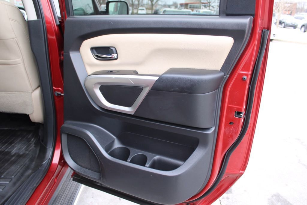 Used 2017 Nissan Titan SV image 23
