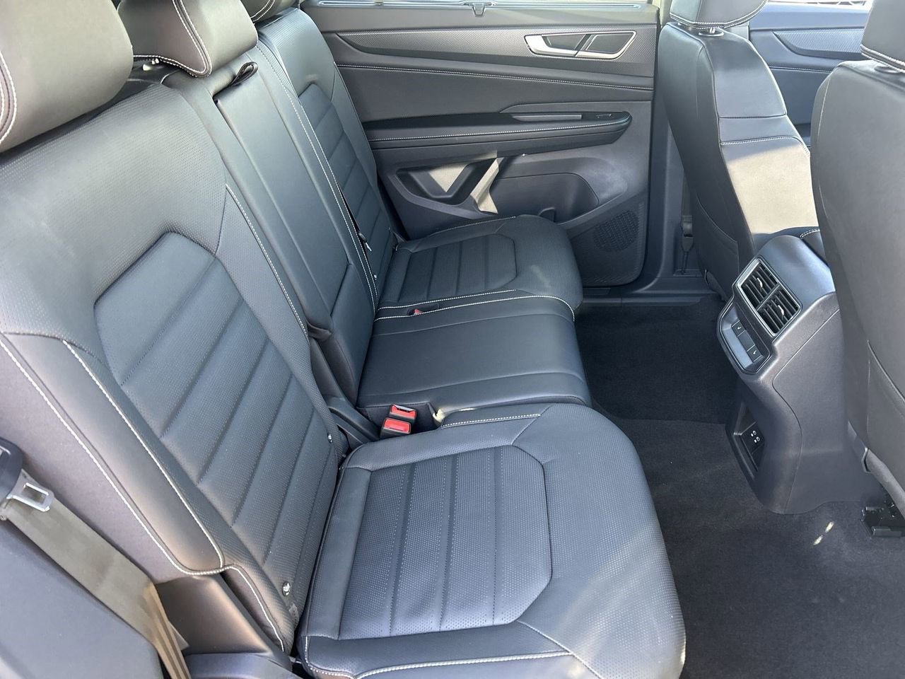 New 2026 Volkswagen Atlas Cross Sport SEL R-Line image 9