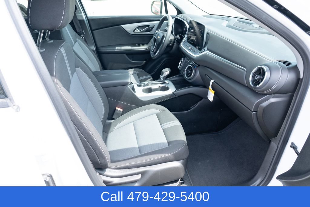 Used 2025 Chevrolet Blazer LT image 41