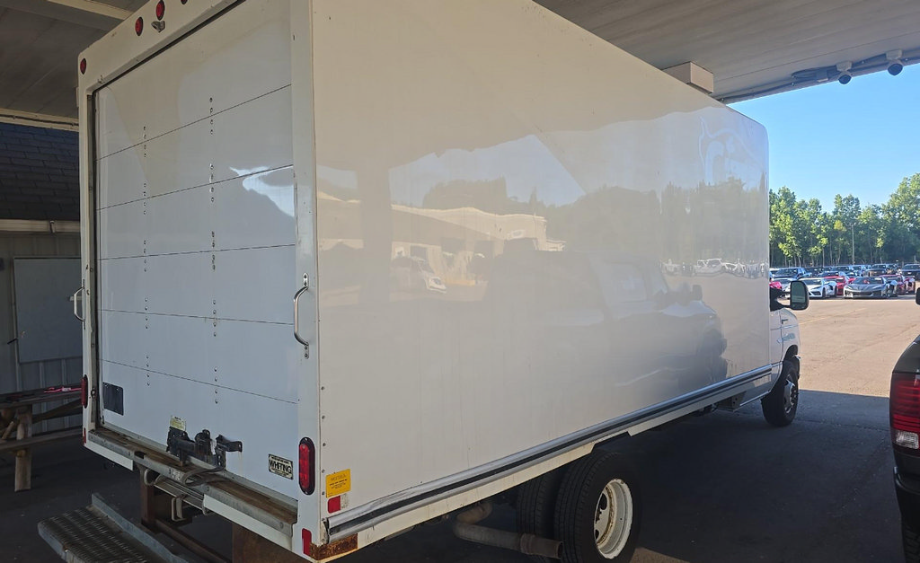 Used 2023 Ford E-450 and Econoline 450 Super Duty RWD image 2