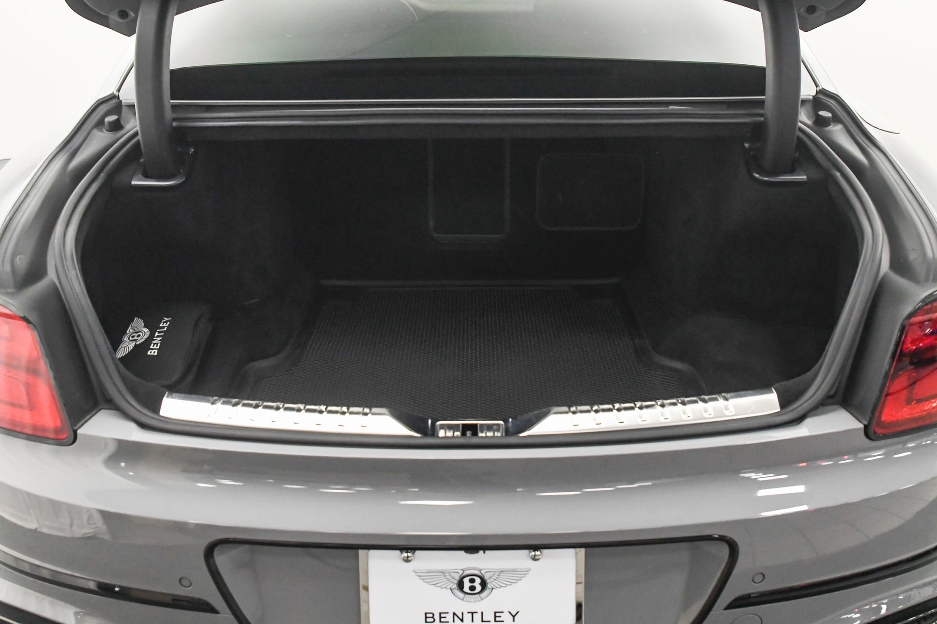 Certified 2023 Bentley Flying Spur W12 image 11