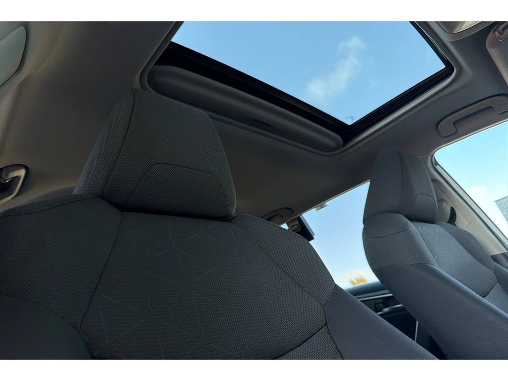 Used 2022 Toyota RAV4 XLE w/ Convenience Package FWD image 18