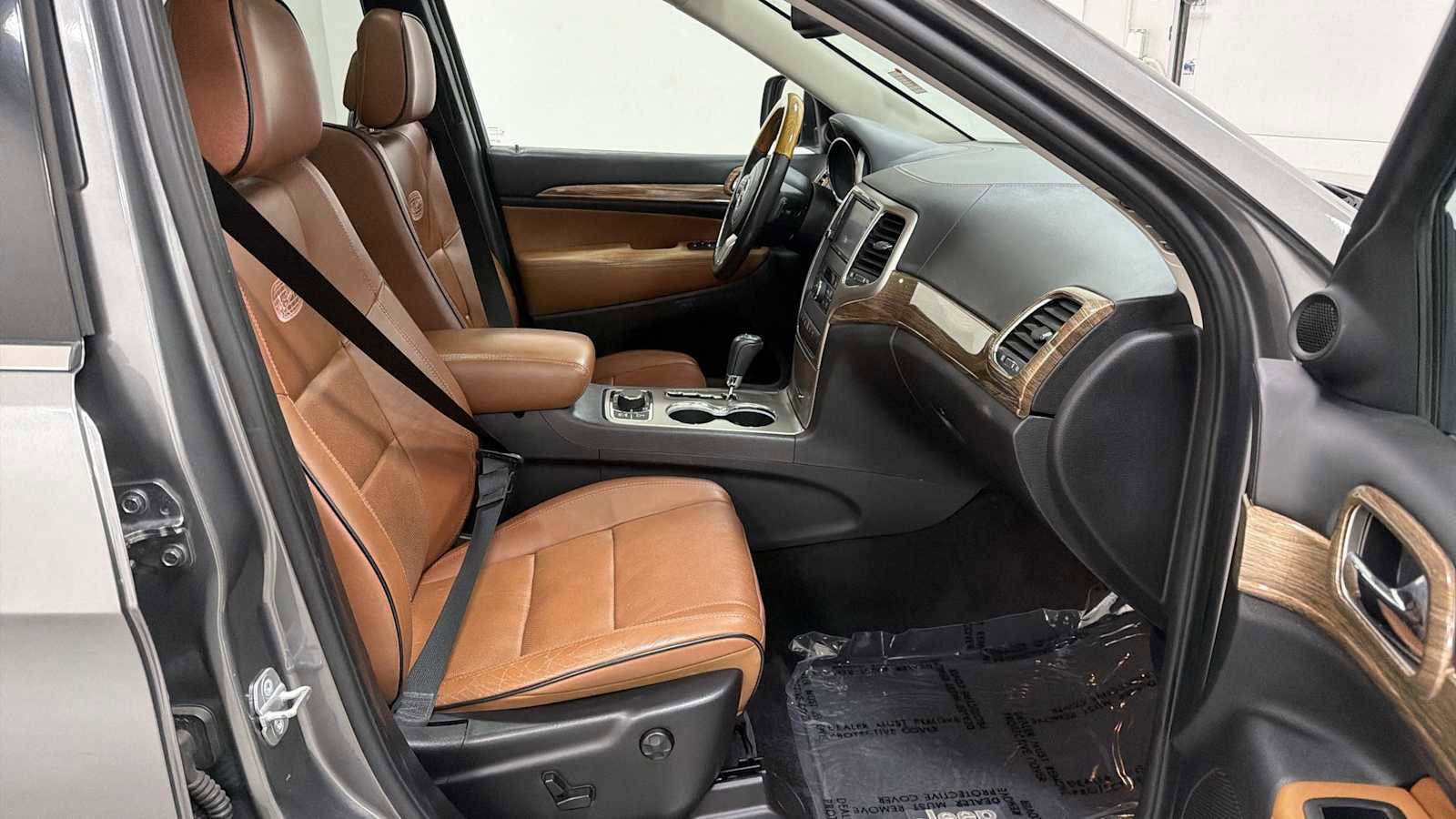 Used 2013 Jeep Grand Cherokee Overland AWD/4WD image 30