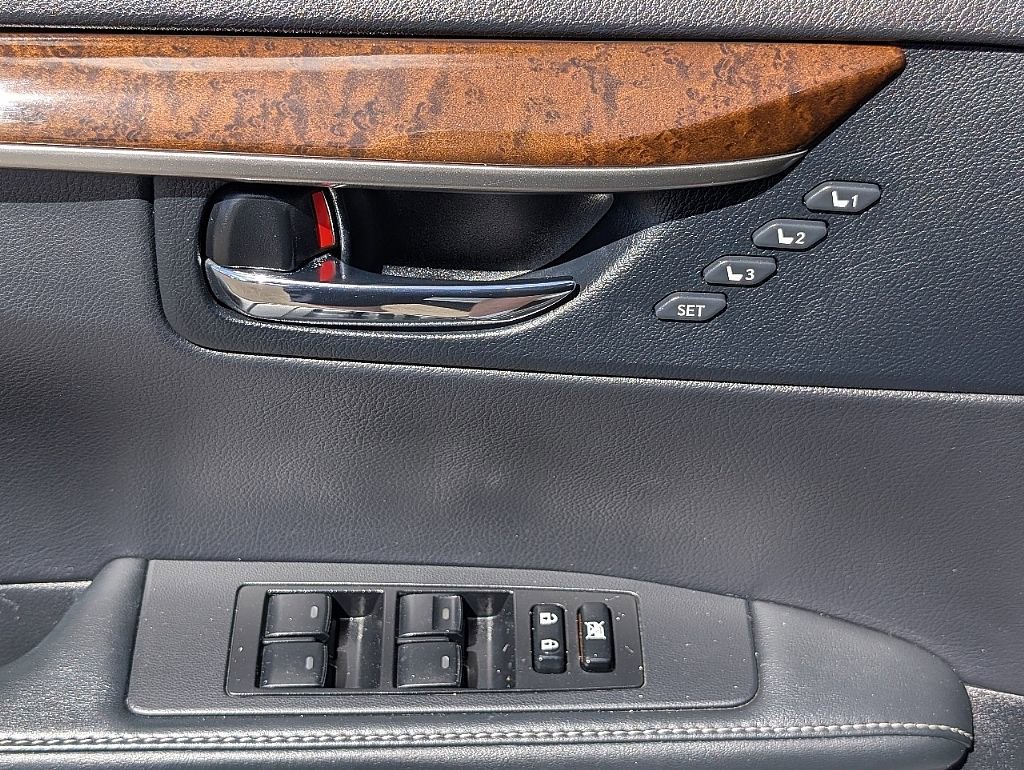 Used 2015 Lexus ES 350 w/ Premium Package image 28