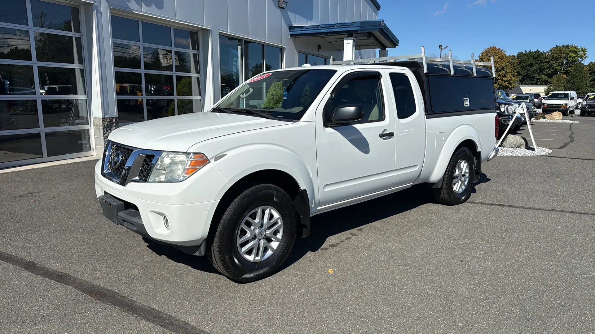 Used 2015 Nissan Frontier SV w/ SV Value Truck Package AWD/4WD image 16