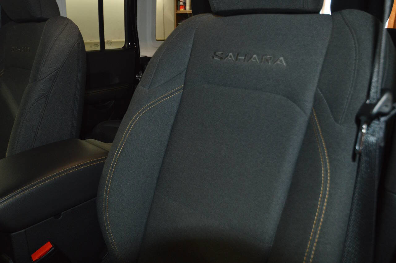 Used 2024 Jeep Wrangler Unlimited Sahara w/ Dual Top Group image 36