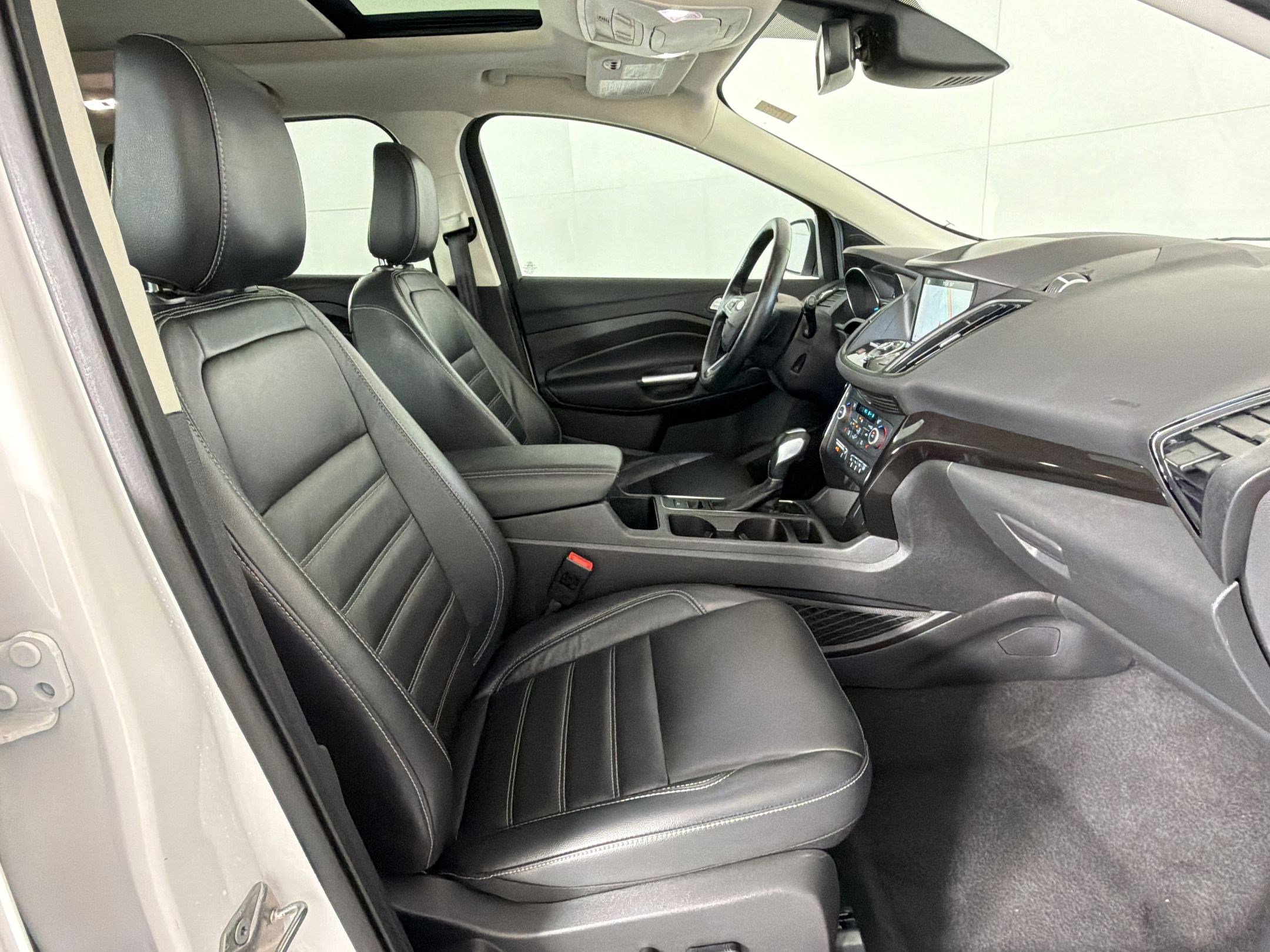 Used 2019 Ford Escape Titanium image 31