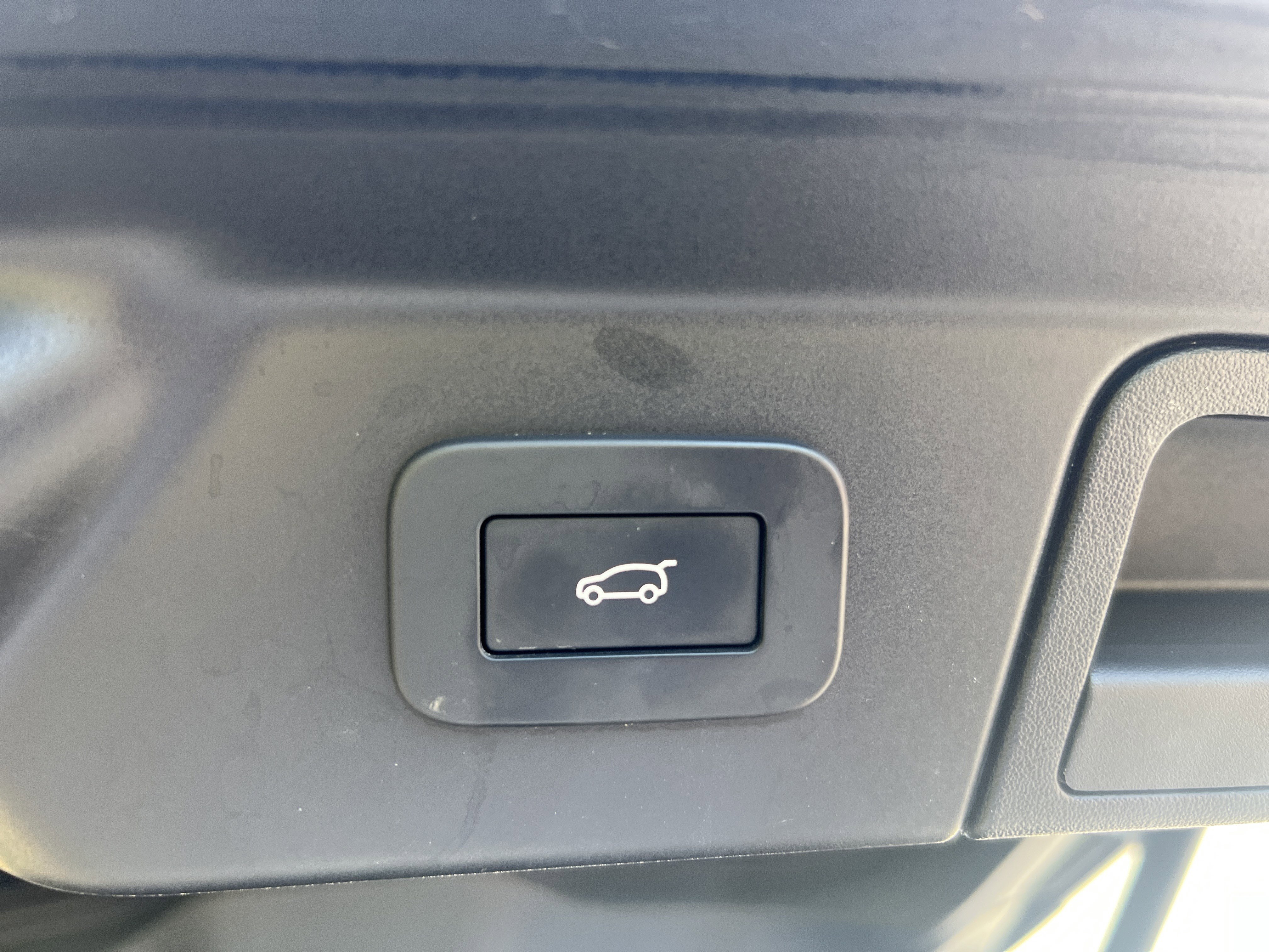 Certified 2024 Land Rover Range Rover Velar Dynamic SE image 33