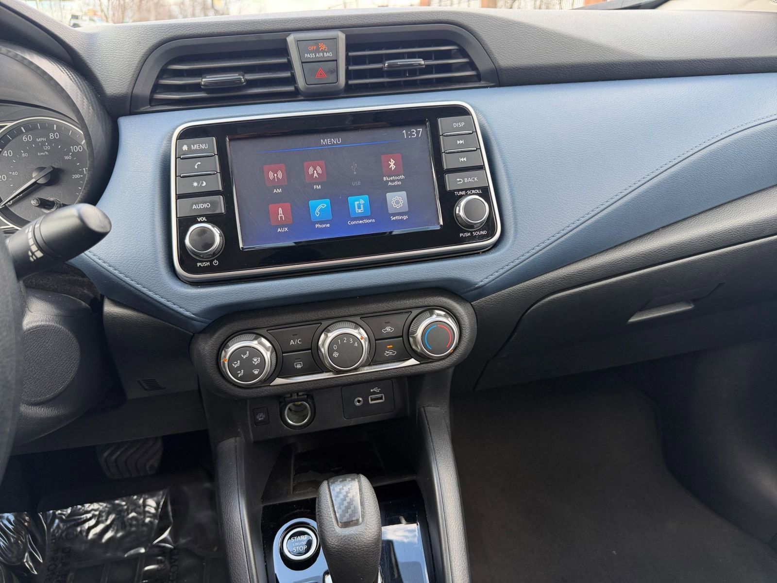 Used 2025 Nissan Versa SV image 17