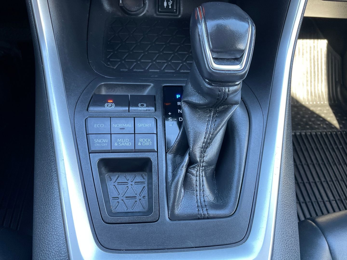 Used 2019 Toyota RAV4 XLE Premium w/ Cold Weather Package AWD/4WD image 36