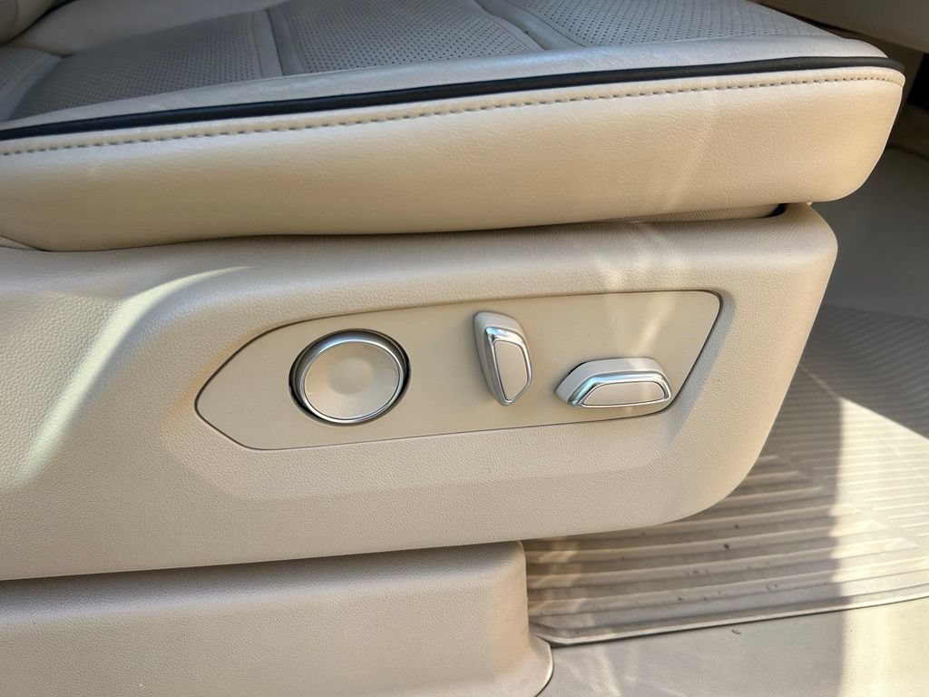 Used 2024 Cadillac Escalade ESV Premium Luxury w/ LPO, Floor Liner Package AWD/4WD image 57