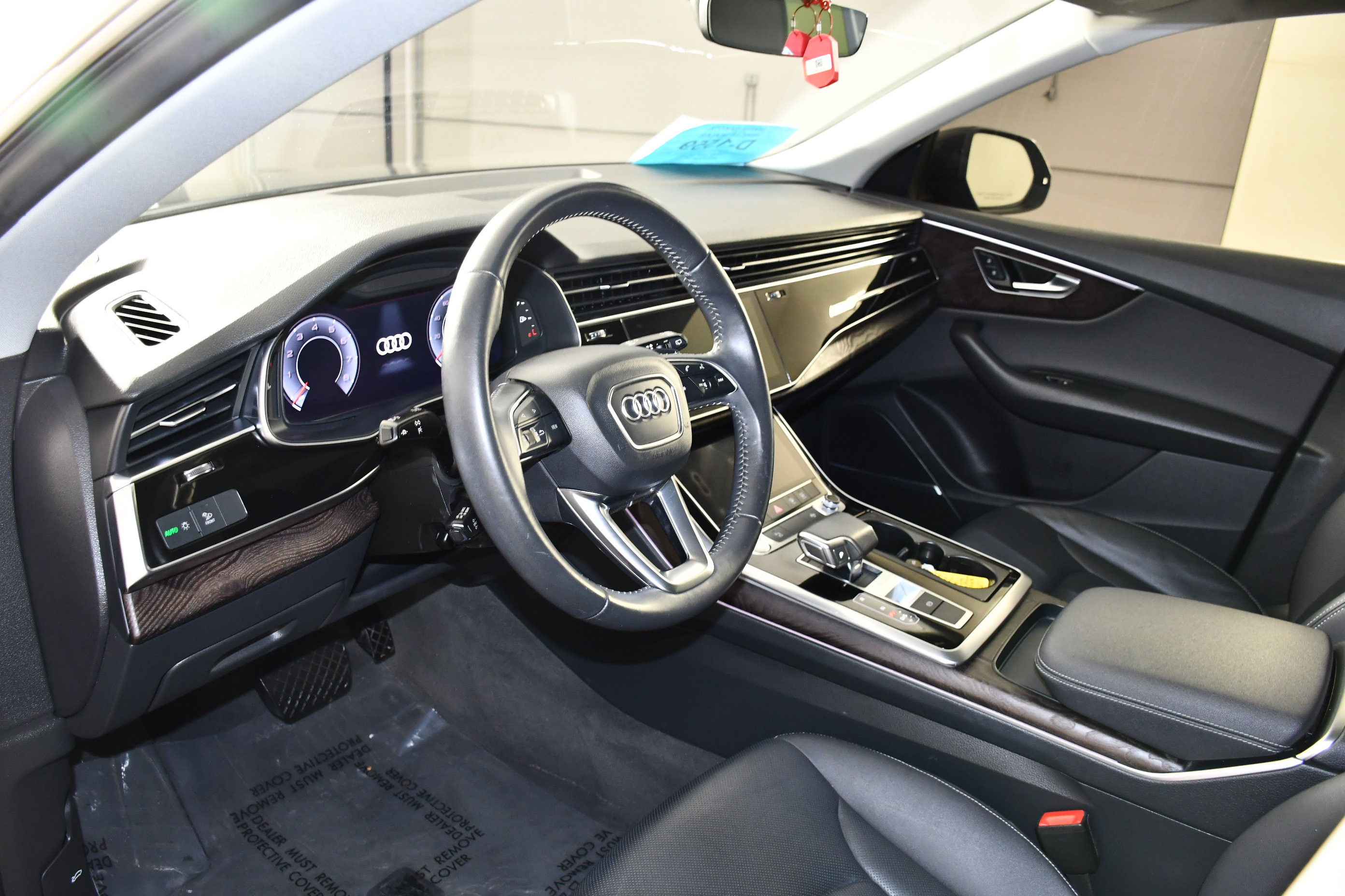 Used 2020 Audi Q8 Premium Plus w/ Premium Plus Package AWD/4WD image 2
