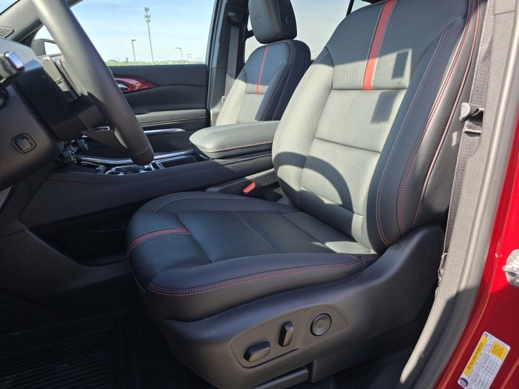 Used 2024 Chevrolet Traverse RS w/ LPO, Floor Liner Package AWD/4WD image 24