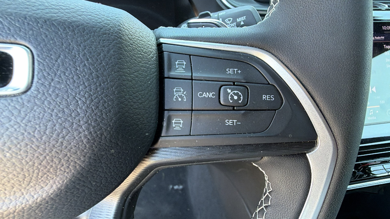 Certified 2025 Jeep Grand Cherokee Laredo image 28