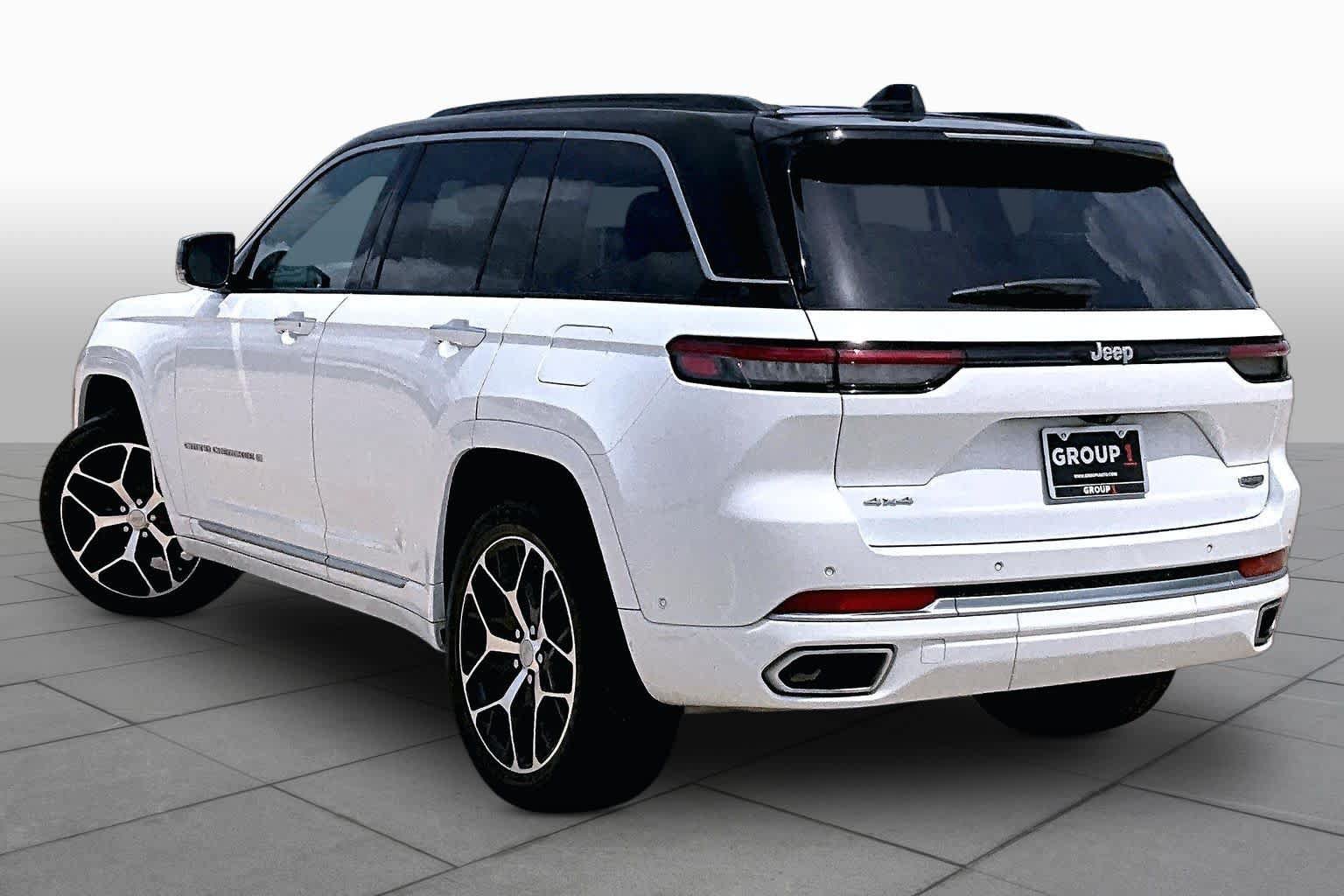 Used 2025 Jeep Grand Cherokee Summit AWD/4WD image 12