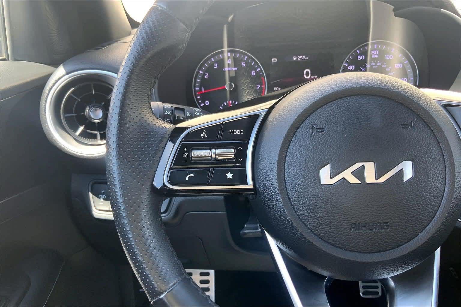 Used 2023 Kia Forte GT-Line w/ GT-Line Premium Package FWD image 24