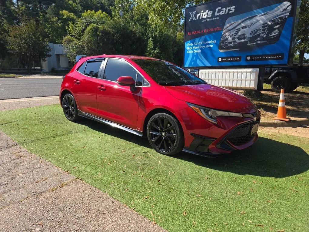 Used 2021 Toyota Corolla SE w/ Special Edition FWD image 3