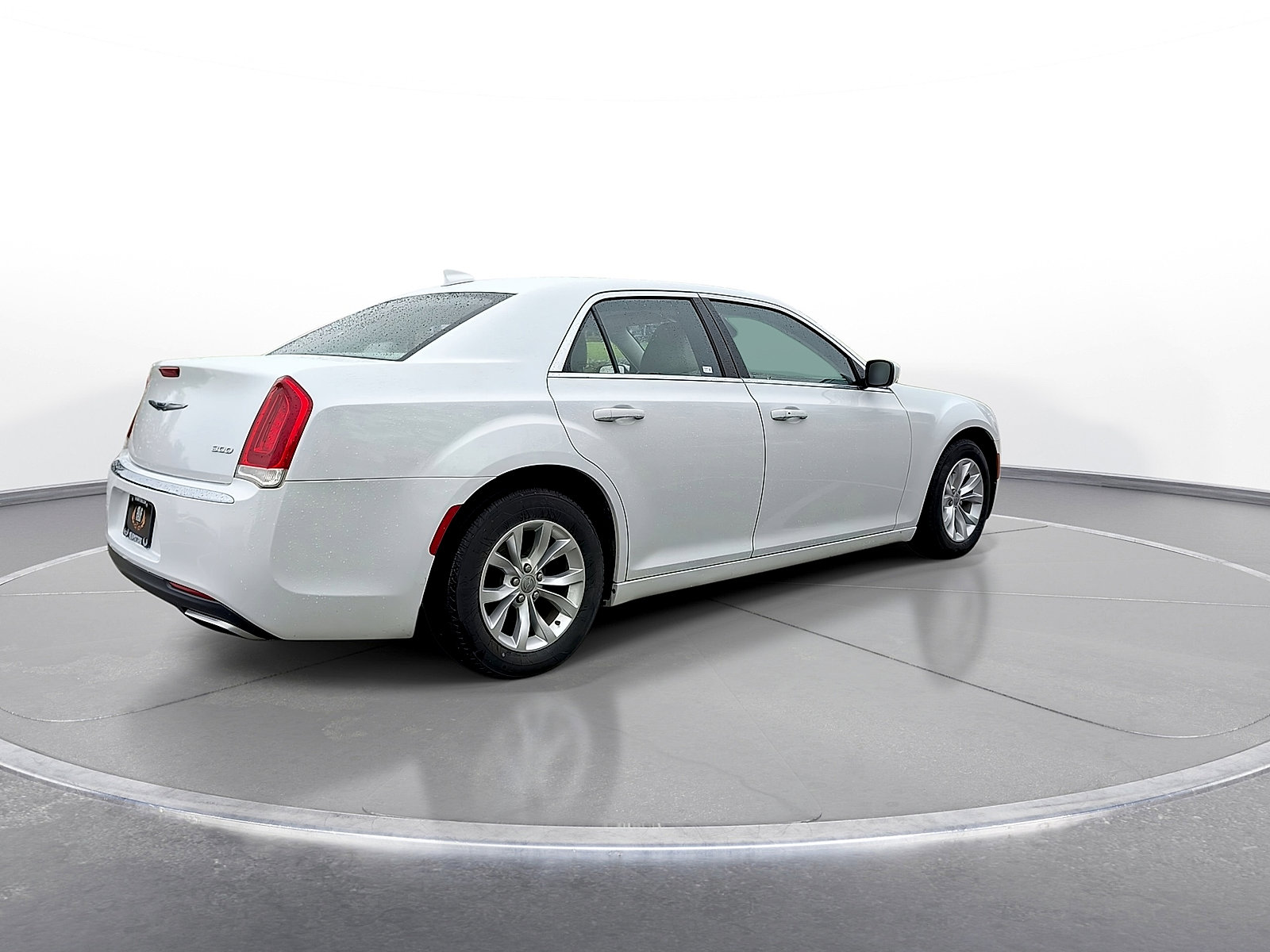 Used 2015 Chrysler 300 Limited RWD image 8