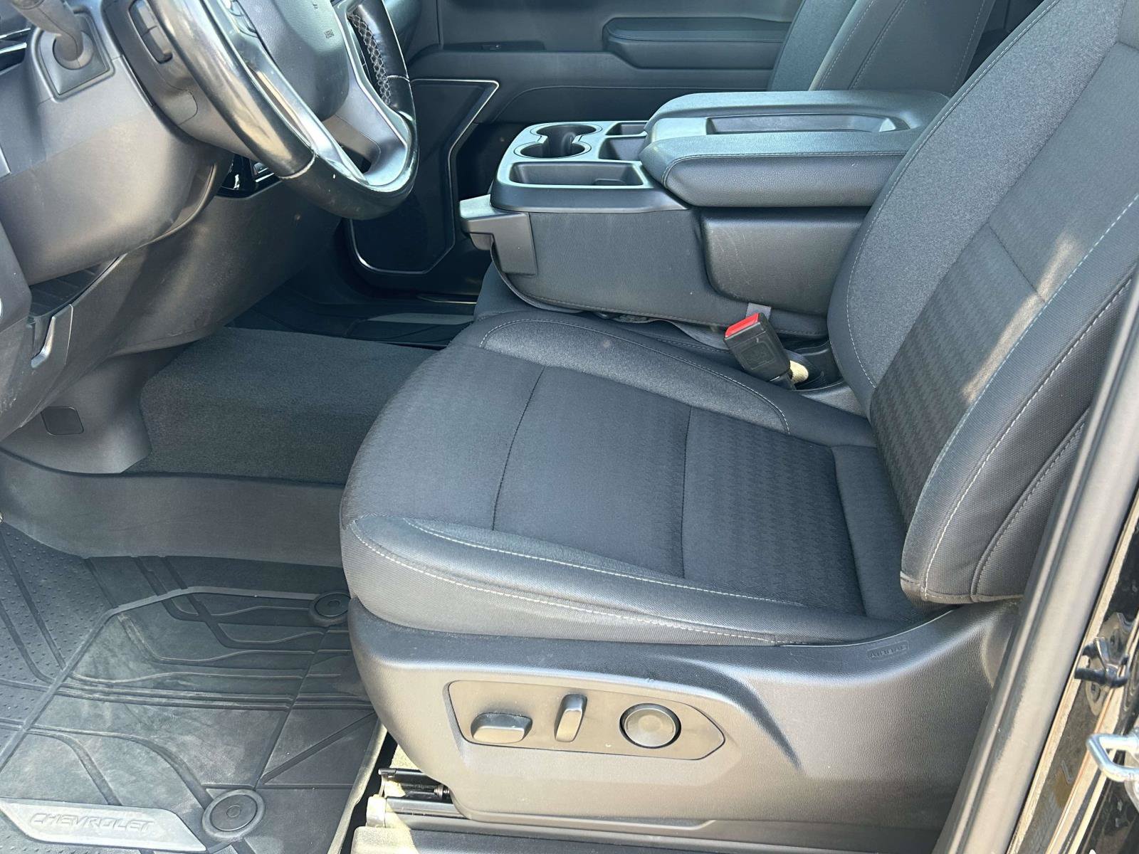 Used 2025 Chevrolet Silverado 1500 LT AWD/4WD image 18