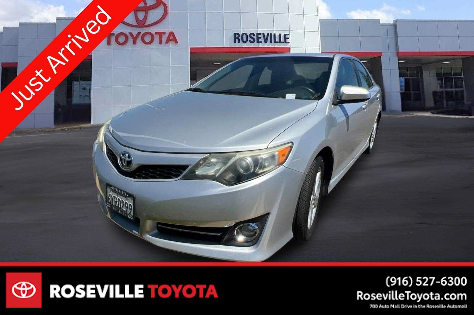 Used 2012 Toyota Camry SE FWD image 1
