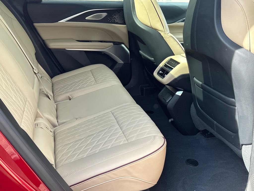 Used 2024 Cadillac Lyriq Luxury w/ Nappa Leather Package AWD/4WD image 13