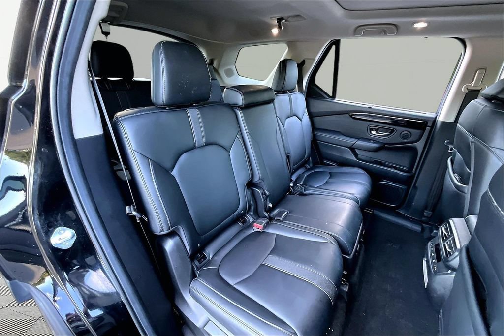 Certified 2025 Honda Pilot Touring image 17