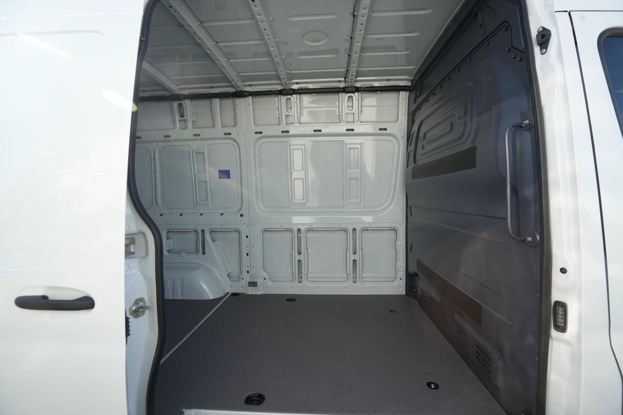 Used 2024 Mercedes-Benz Sprinter 2500 image 28