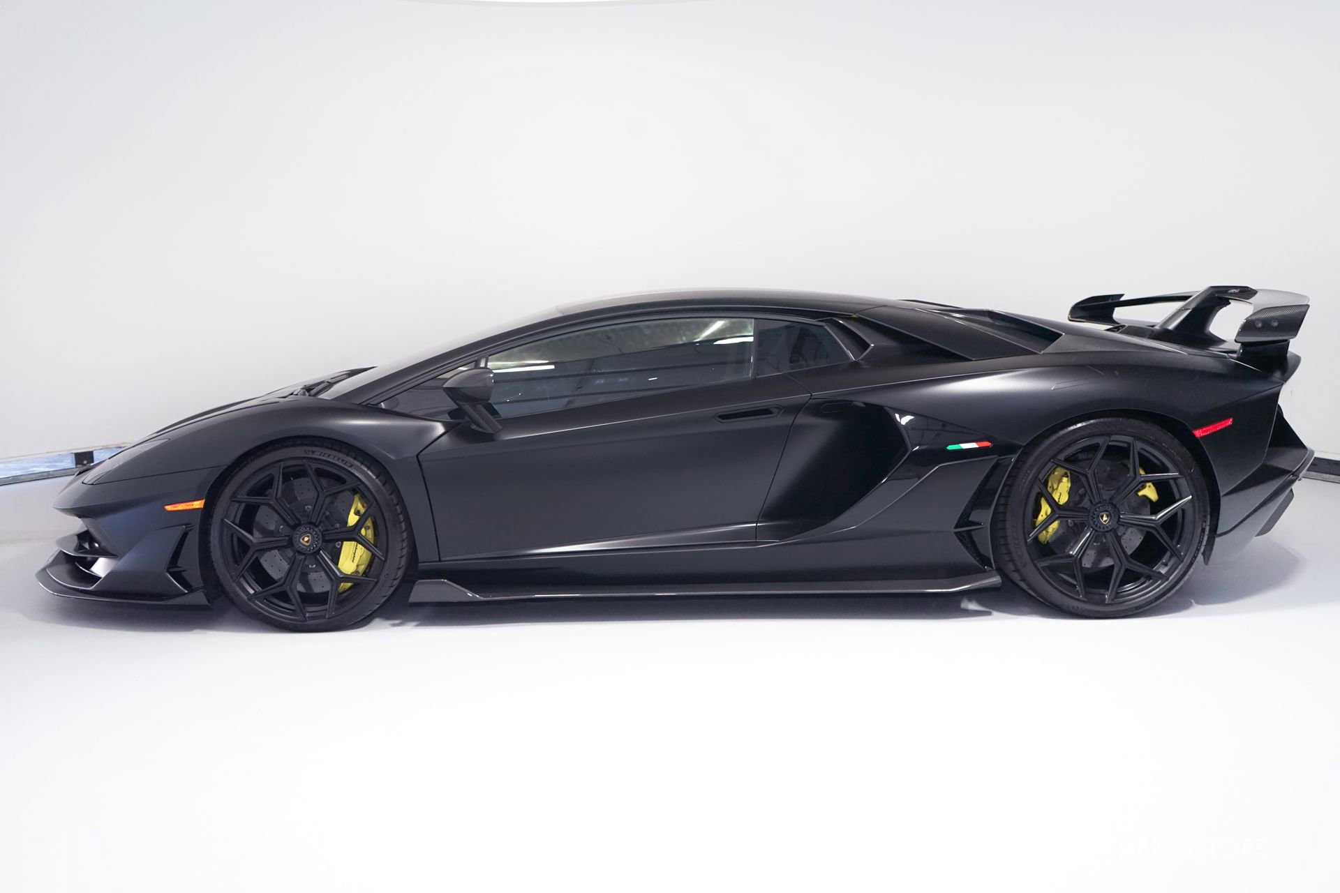 Used 2019 Lamborghini Aventador SVJ image 5