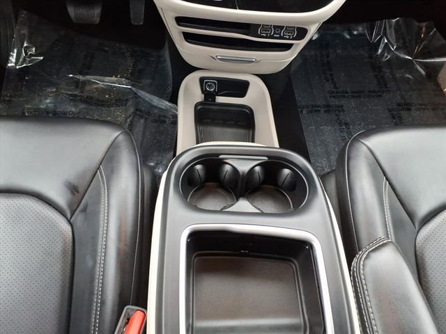Used 2023 Chrysler Pacifica Touring-L FWD image 19