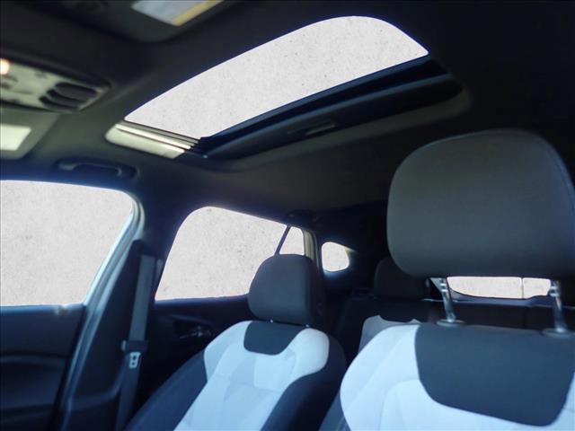 Used 2024 Chevrolet Trax RS w/ Sunroof Package image 12