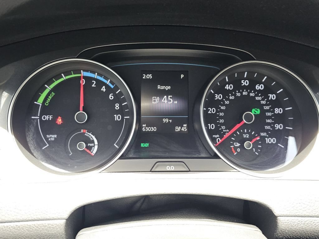 Used 2016 Volkswagen e-Golf SE w/ DC Fast Charging Package FWD image 29