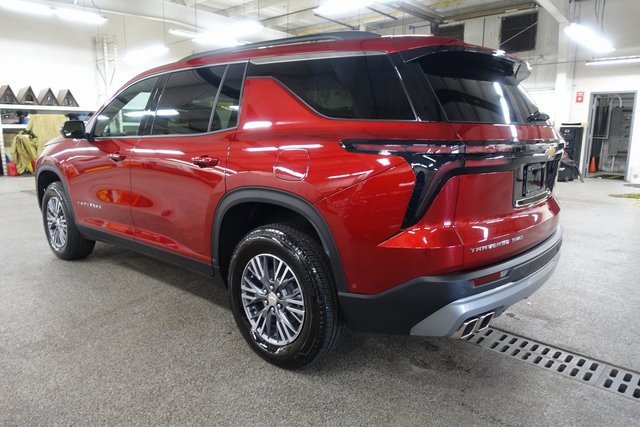 Used 2025 Chevrolet Traverse LT w/ Enhanced Driving Package image 5