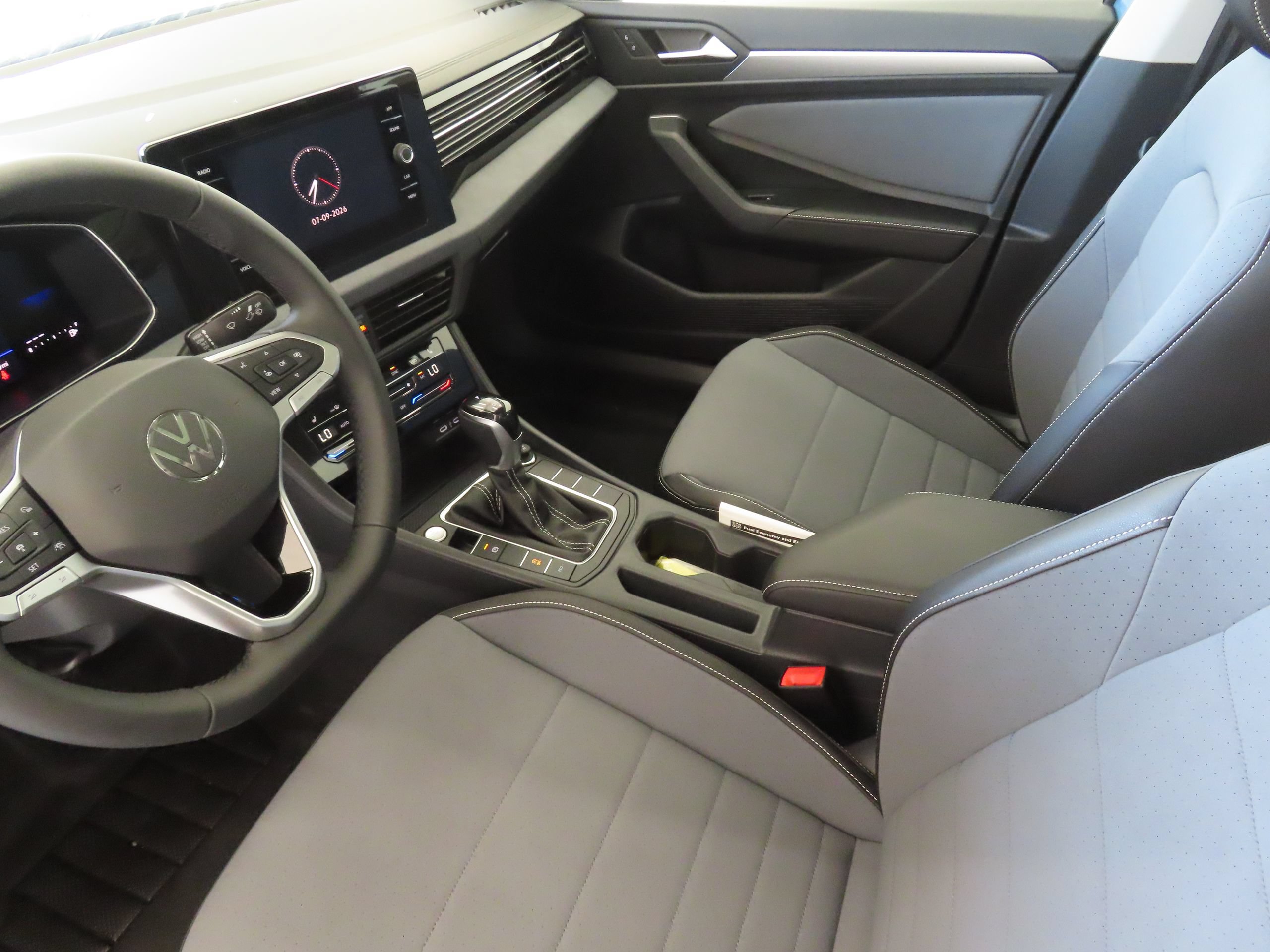 New 2026 Volkswagen Jetta SE FWD image 20