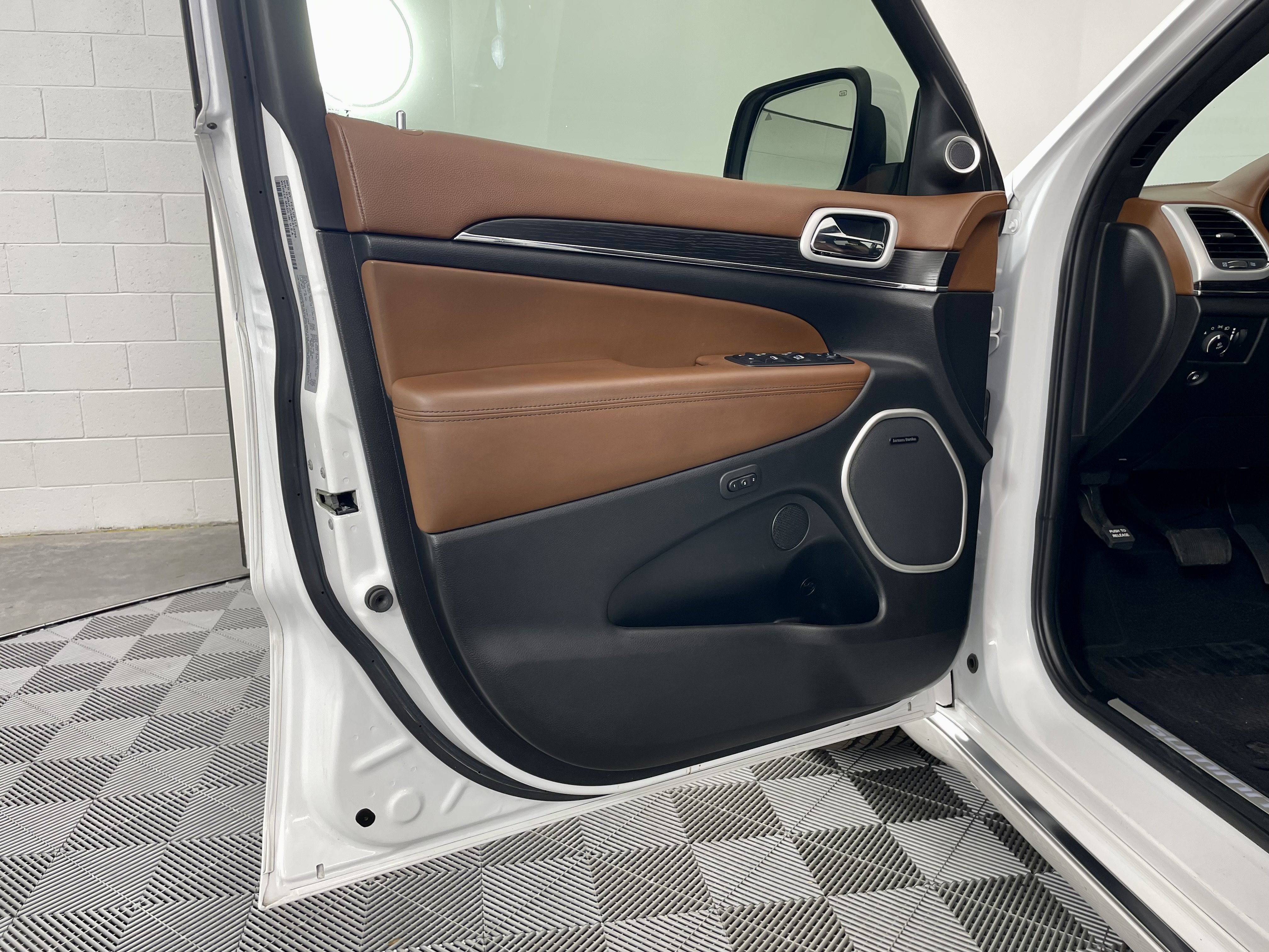 Certified 2021 Jeep Grand Cherokee Summit w/ Platinum Series Group image 15