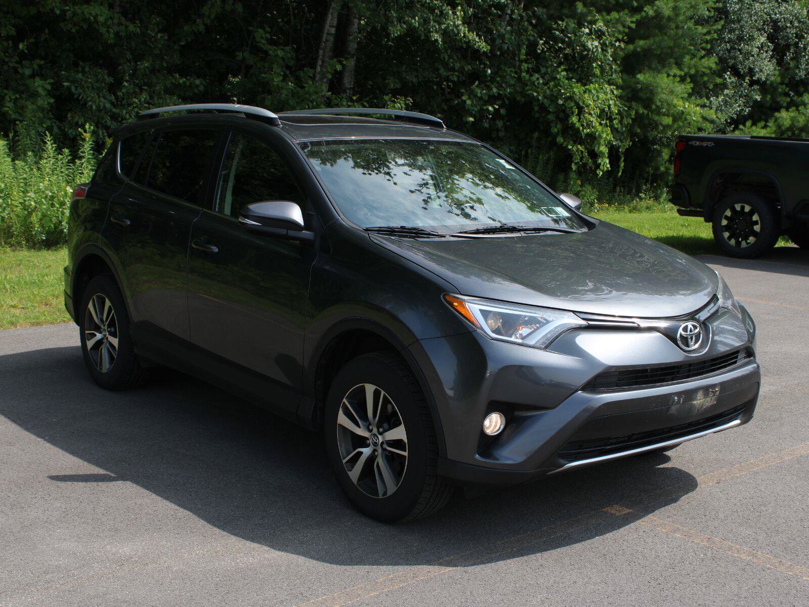 Used 2016 Toyota RAV4 XLE AWD/4WD image 3