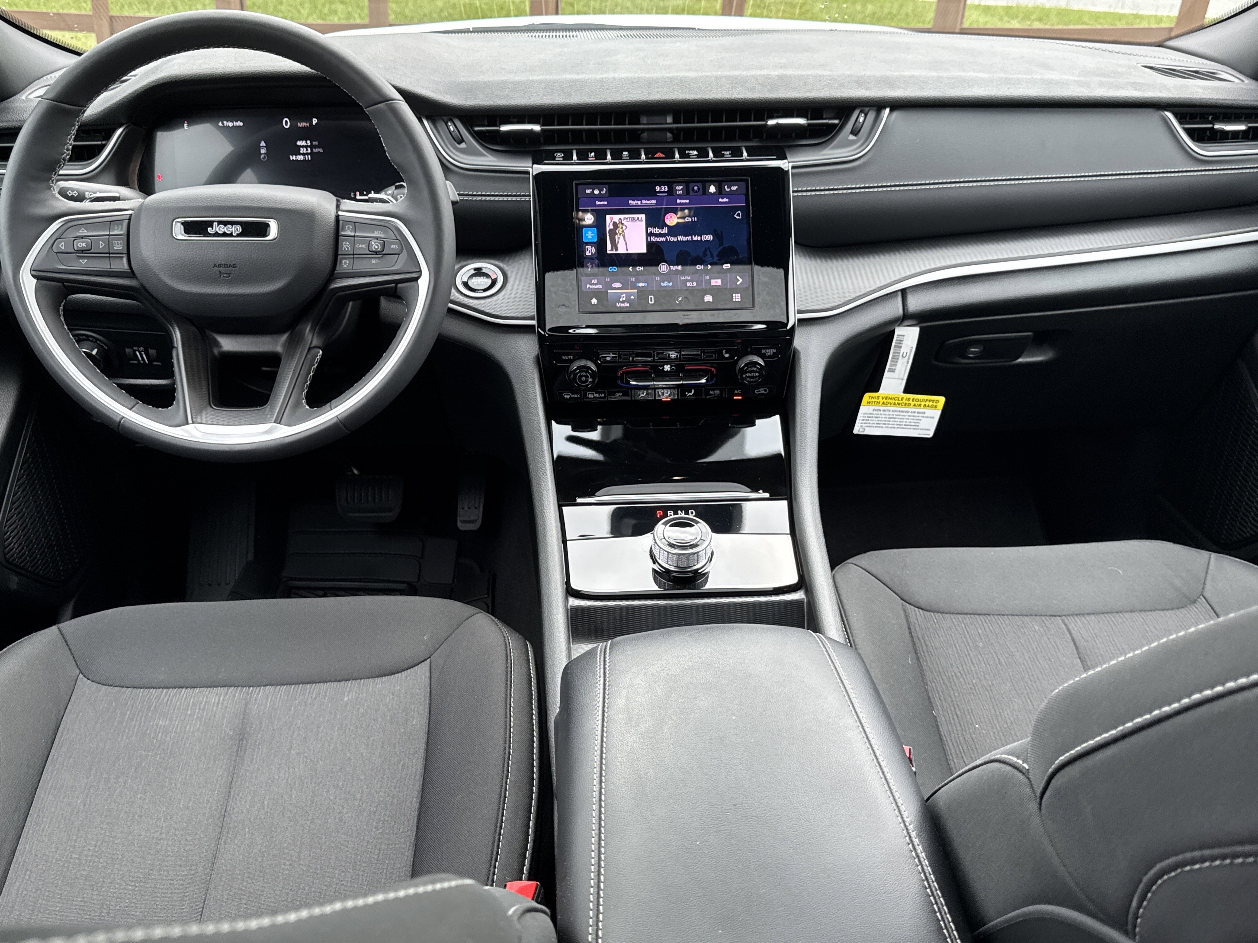 Used 2025 Jeep Grand Cherokee Laredo X w/ Luxury Tech Group I image 24