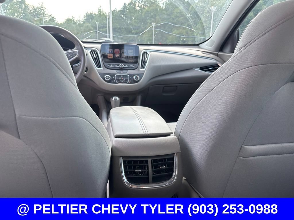 Used 2017 Chevrolet Malibu LT FWD image 21