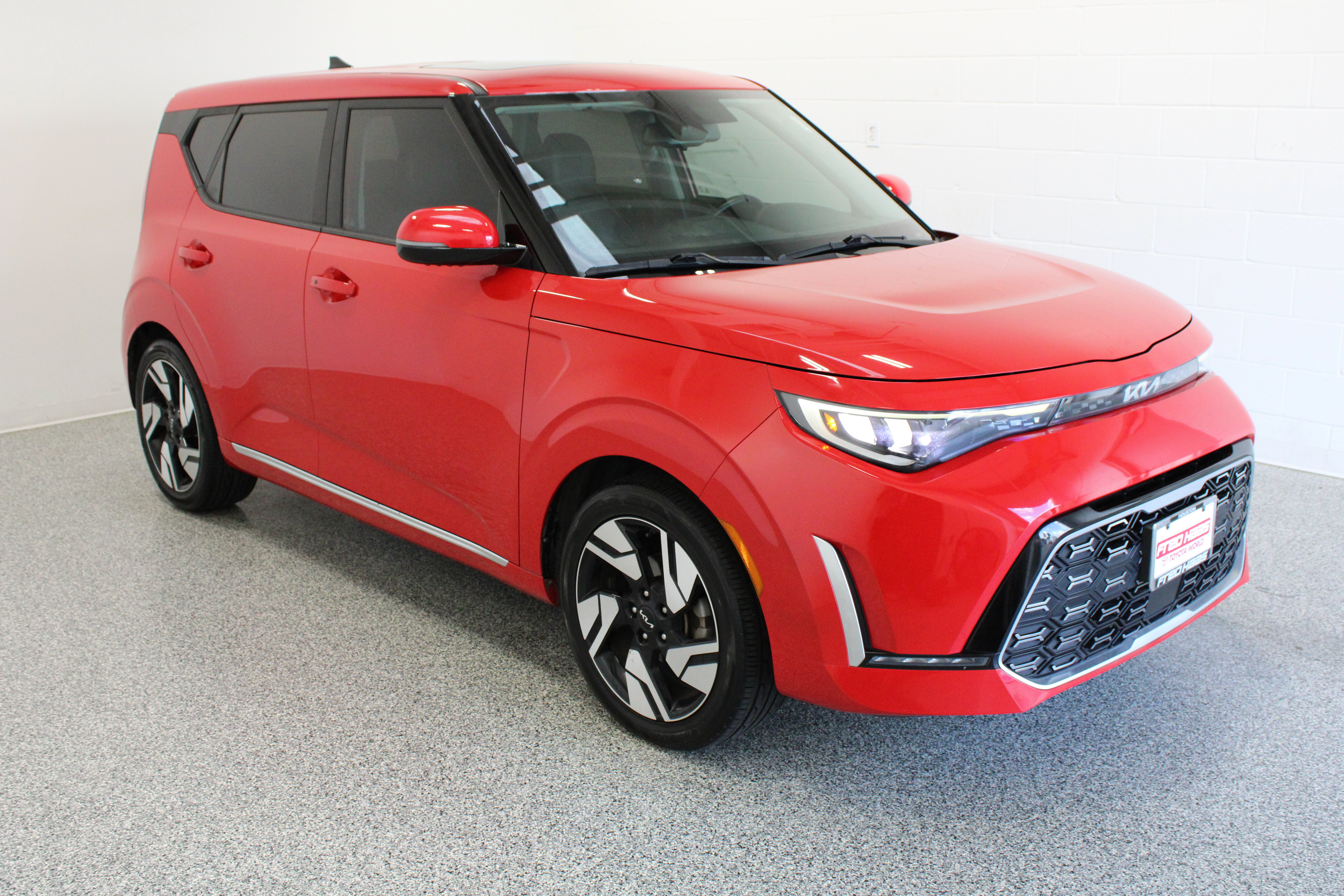 Used 2023 Kia Soul GT-Line w/ GT-Line Technology Package FWD image 4