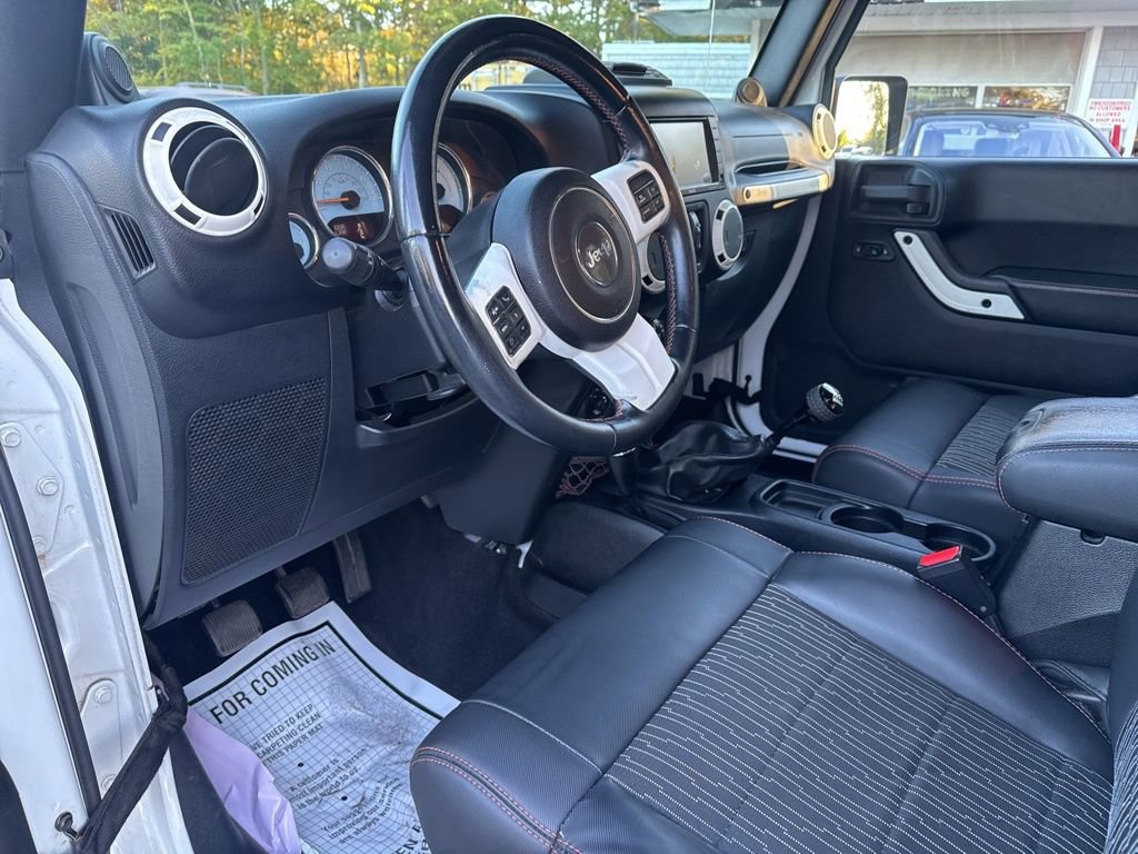 Used 2012 Jeep Wrangler Unlimited Sahara image 33